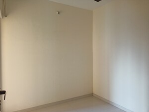 Room in 2.5 BHK Apartment at Rosa Oasis, Thane West – for Rent