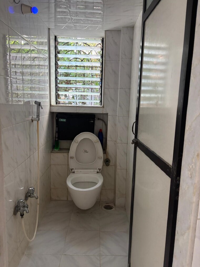 Bathroom, bandra west 1 Bedroom 550 Sq.Ft. Apartment In Bandra West Mumbai 9314241
