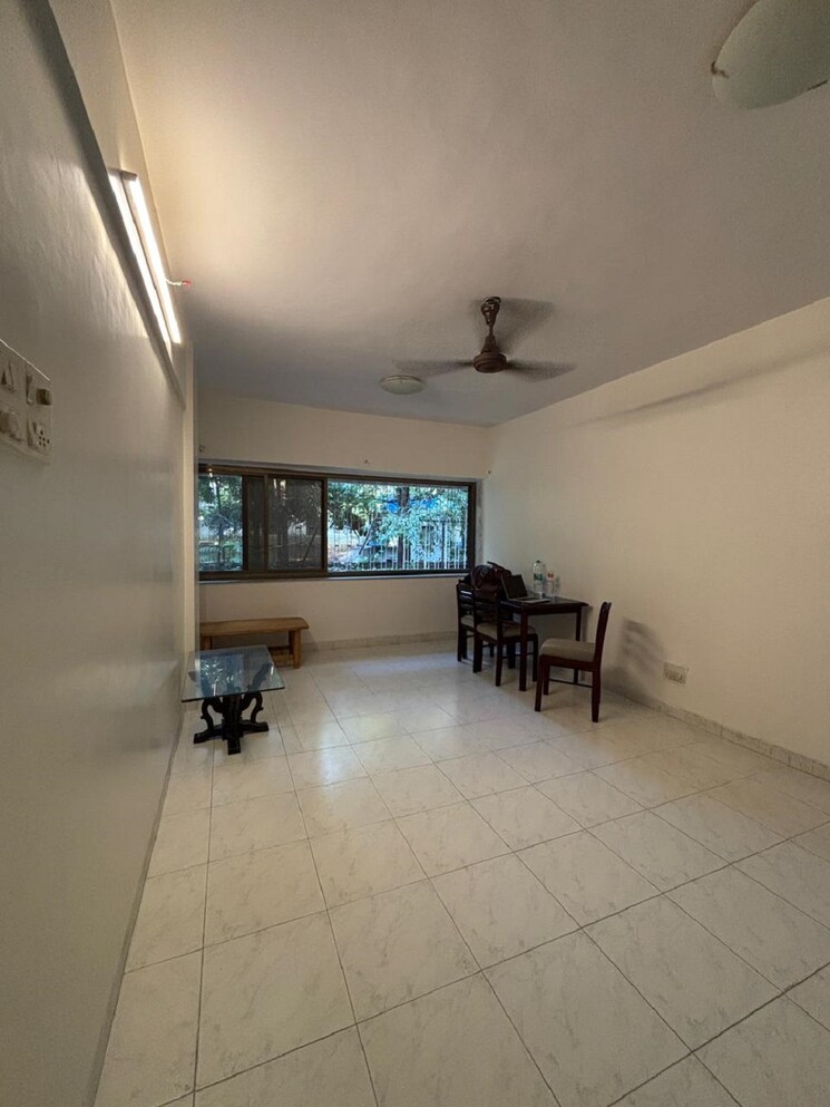 Room, bandra west 1 Bedroom 550 Sq.Ft. Apartment In Bandra West Mumbai 9314241