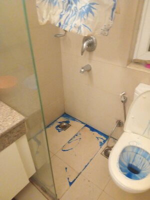 Bathroom in 2 BHK Builder Floor at Dlf Phase ii – for Rent