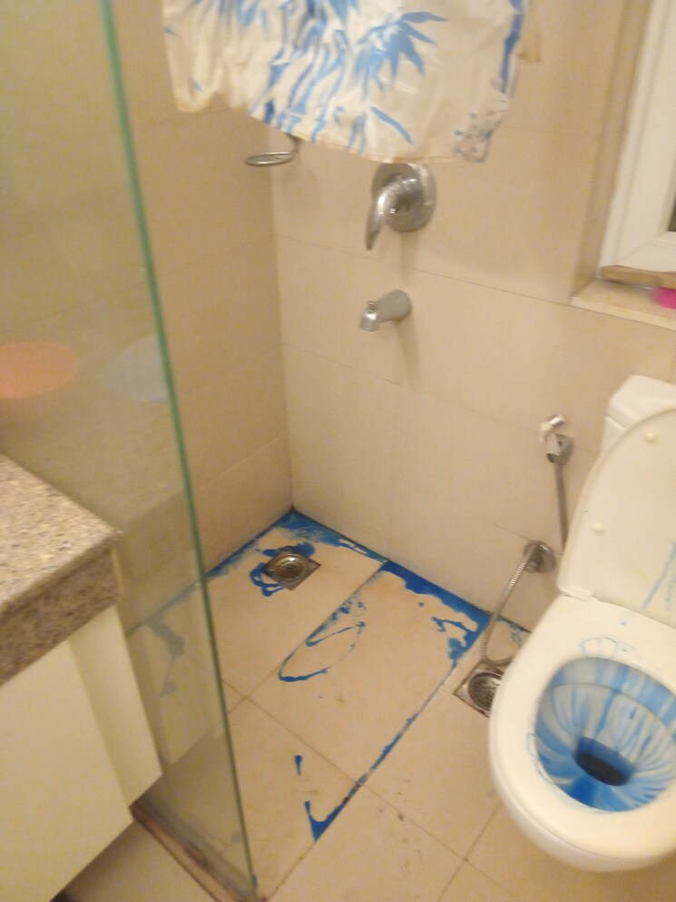 Bathroom, dlf phase ii 2 Bedroom 1060 Sq.Ft. Builder Floor In Dlf Phase ii Gurgaon 9314286