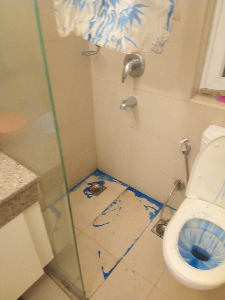 Bathroom, dlf phase ii 2 Bedroom 1060 Sq.Ft. Builder Floor In Dlf Phase ii Gurgaon 9314286