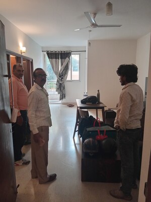 Living Room in 2 BHK Builder Floor at Dlf Phase ii – for Rent