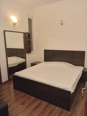 Bedroom in 2 BHK Builder Floor at Dlf Phase ii – for Rent