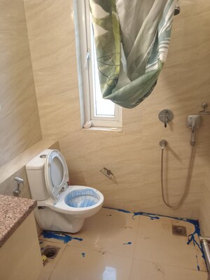 Bedroom in 2 BHK Builder Floor at Dlf Phase ii – for Rent