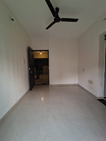 Room in 2 BHK Apartment at Nakshatra Pride-I, Naigaon East – for Rent