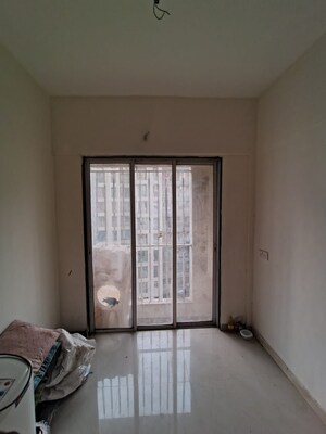 Room in 2 BHK Apartment at Nakshatra Pride-I, Naigaon East – for Rent