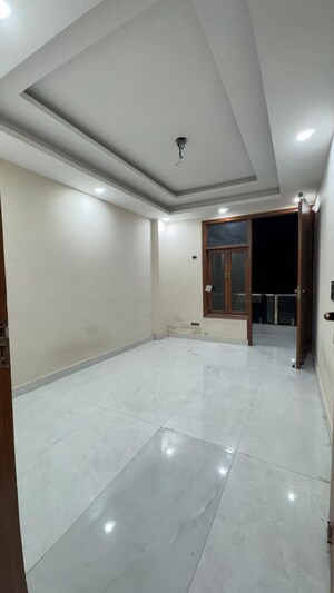 Room in 3 BHK Builder Floor at Chattarpur – for Rent