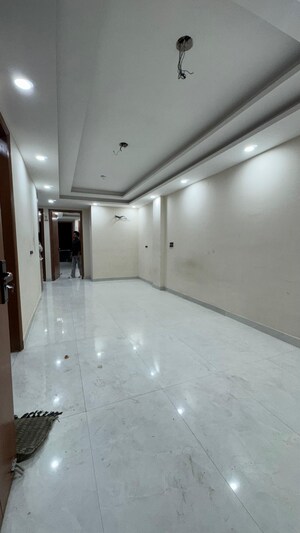 Room in 3 BHK Builder Floor at Chattarpur – for Rent