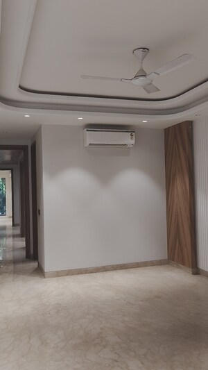 Room in 4 BHK Builder Floor at Greater Kailash I – for Rent