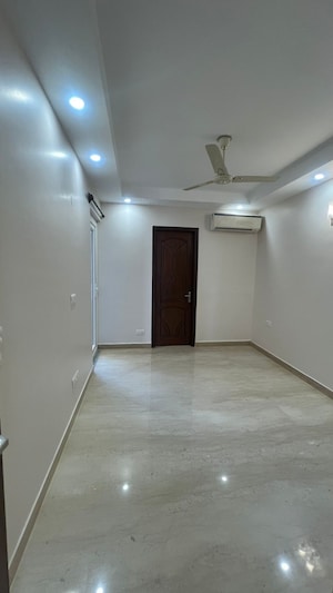 Room in 3 BHK Builder Floor at Shivalik Colony – for Rent