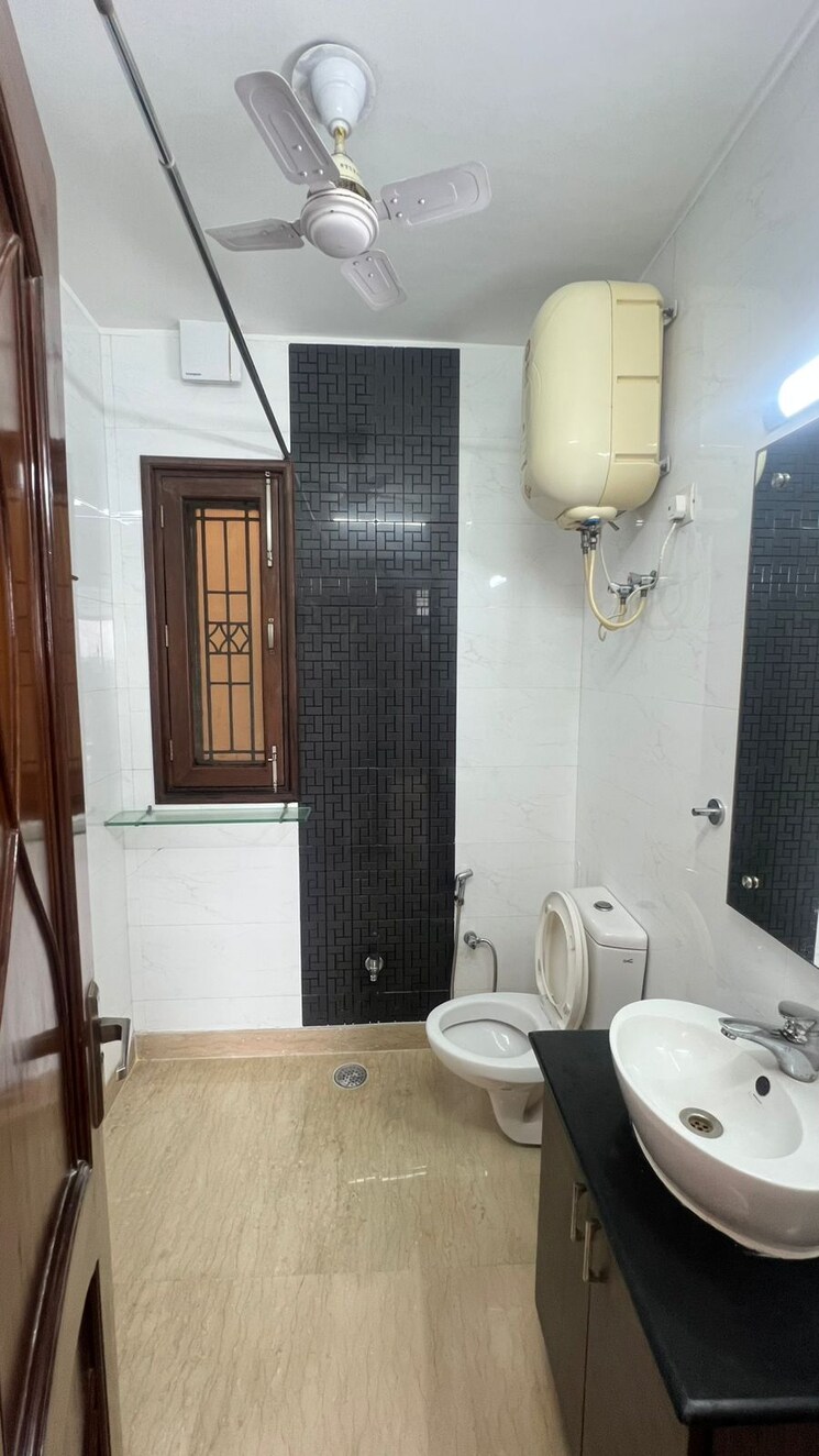 Bathroom, shivalik colony 3 Bedroom 1800 Sq.Ft. Builder Floor In Shivalik Colony Delhi 9314313