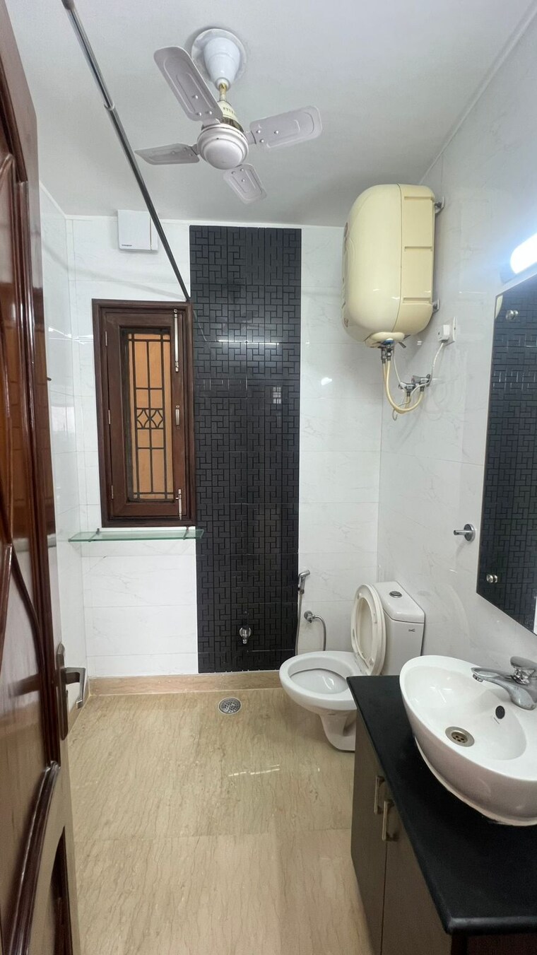 Bathroom, shivalik colony 3 Bedroom 1800 Sq.Ft. Builder Floor In Shivalik Colony Delhi 9314313