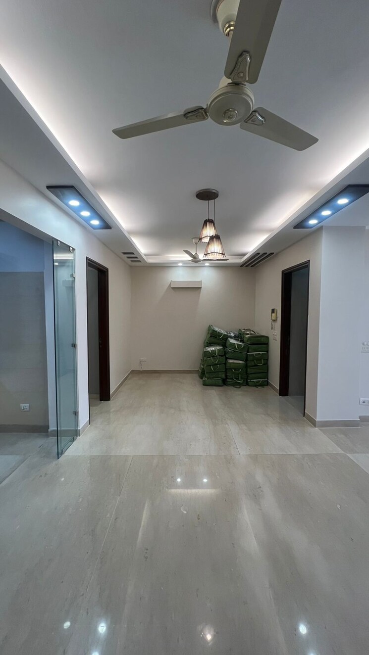 Room, shivalik colony 3 Bedroom 1800 Sq.Ft. Builder Floor In Shivalik Colony Delhi 9314313