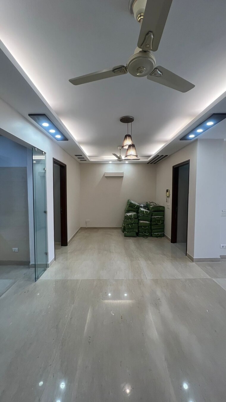 Room, shivalik colony 3 Bedroom 1800 Sq.Ft. Builder Floor In Shivalik Colony Delhi 9314313