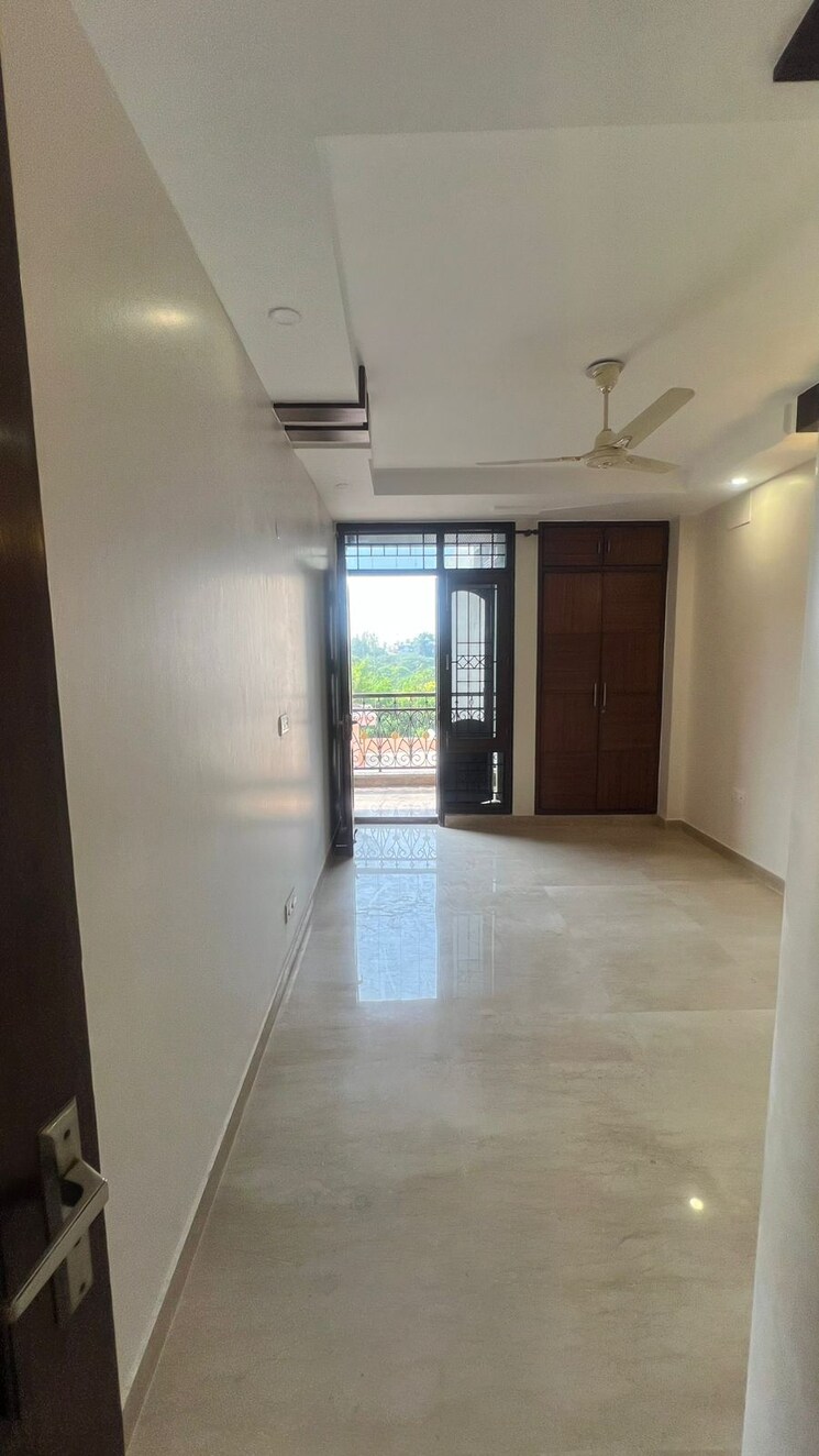 Room, shivalik colony 3 Bedroom 1800 Sq.Ft. Builder Floor In Shivalik Colony Delhi 9314313