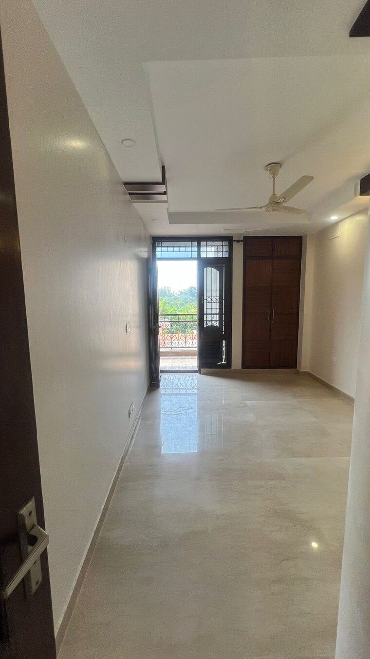 Room, shivalik colony 3 Bedroom 1800 Sq.Ft. Builder Floor In Shivalik Colony Delhi 9314313