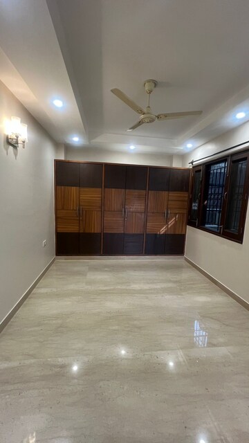 Room in 3 BHK Builder Floor at Shivalik Colony – for Rent