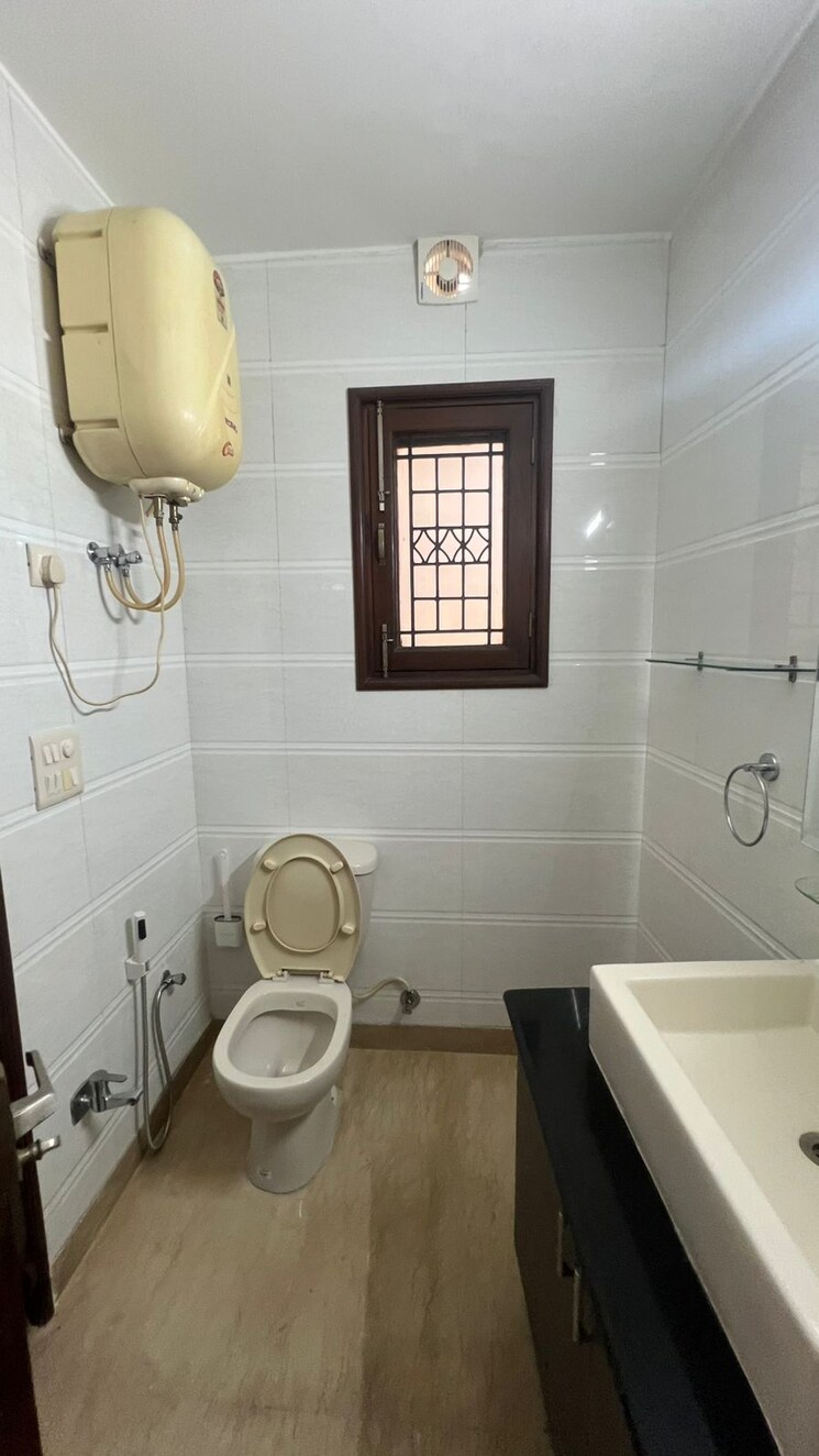 Bathroom, shivalik colony 3 Bedroom 1800 Sq.Ft. Builder Floor In Shivalik Colony Delhi 9314313