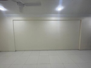 Room in 3 BHK Apartment at Santacruz West – for Rent