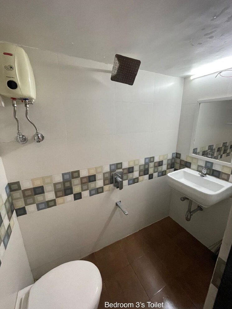 Bathroom, santacruz west 3 Bedroom 1200 Sq.Ft. Apartment In Santacruz West Mumbai 9314309