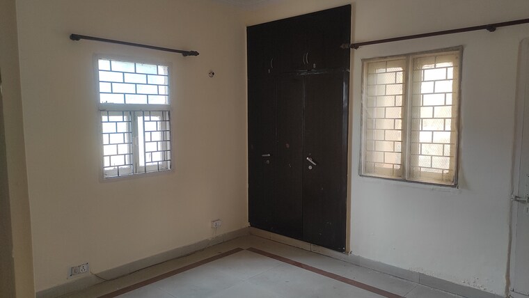 Room, devindar-vihar 3 Bedroom 1650 Sq.Ft. Apartment In Sector 56 Gurgaon 9314320