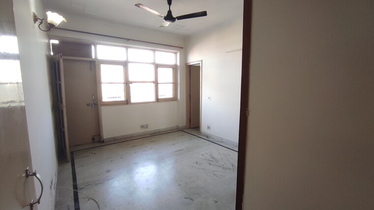 Room, devindar-vihar 3 Bedroom 1650 Sq.Ft. Apartment In Sector 56 Gurgaon 9314320