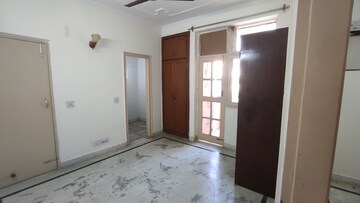 Room in 3 BHK Apartment at Devindar Vihar, Sector 56 – for Rent