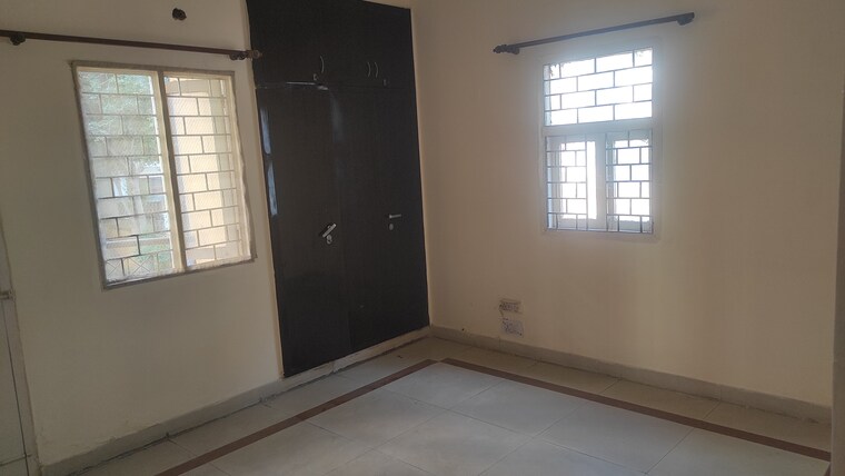 Room, devindar-vihar 3 Bedroom 1650 Sq.Ft. Apartment In Sector 56 Gurgaon 9314320