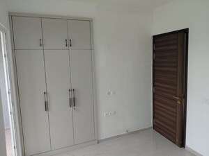 Room in 3.5 BHK Apartment at Sector 65 – for Rent