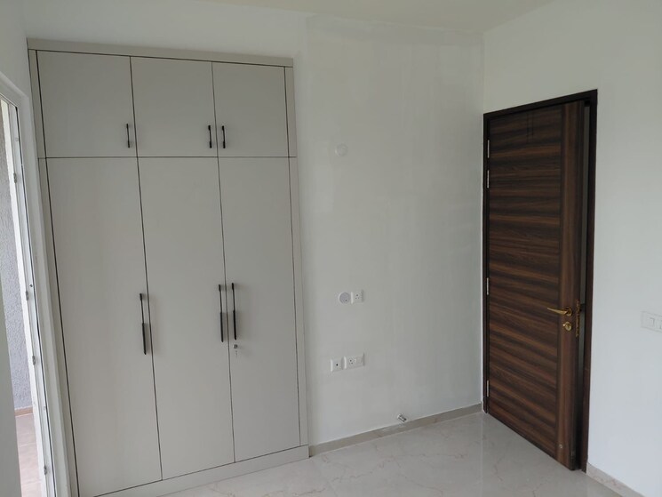 Room, sector 65 3.5 Bedroom 1310 Sq.Ft. Apartment In Sector 65 Gurgaon 9314356
