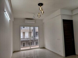 Room in 3.5 BHK Apartment at Sector 65 – for Rent
