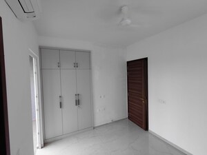Room in 3.5 BHK Apartment at Sector 65 – for Rent