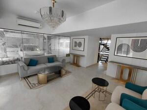 Living Room in 3.5 BHK Apartment at Sector 65 – for Rent