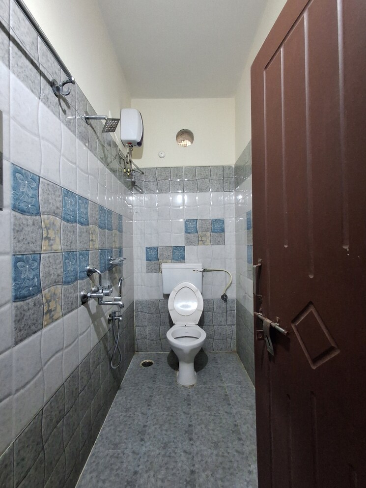 Attached Bathroom, kondapur 3 Bedroom 1500 Sq.Ft. Apartment In Kondapur Hyderabad 9314364
