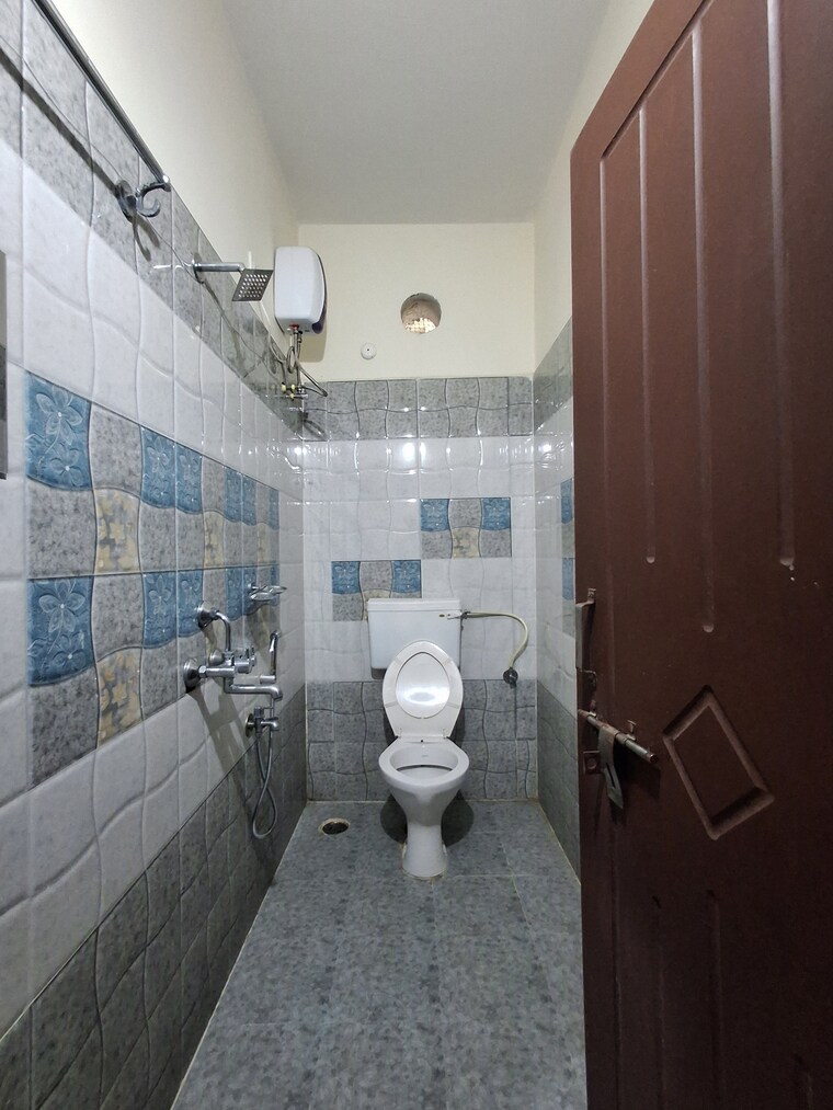 Attached Bathroom, kondapur 3 Bedroom 1500 Sq.Ft. Apartment In Kondapur Hyderabad 9314364