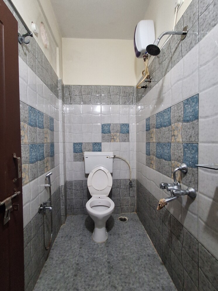 Attached Bathroom, kondapur 3 Bedroom 1500 Sq.Ft. Apartment In Kondapur Hyderabad 9314364