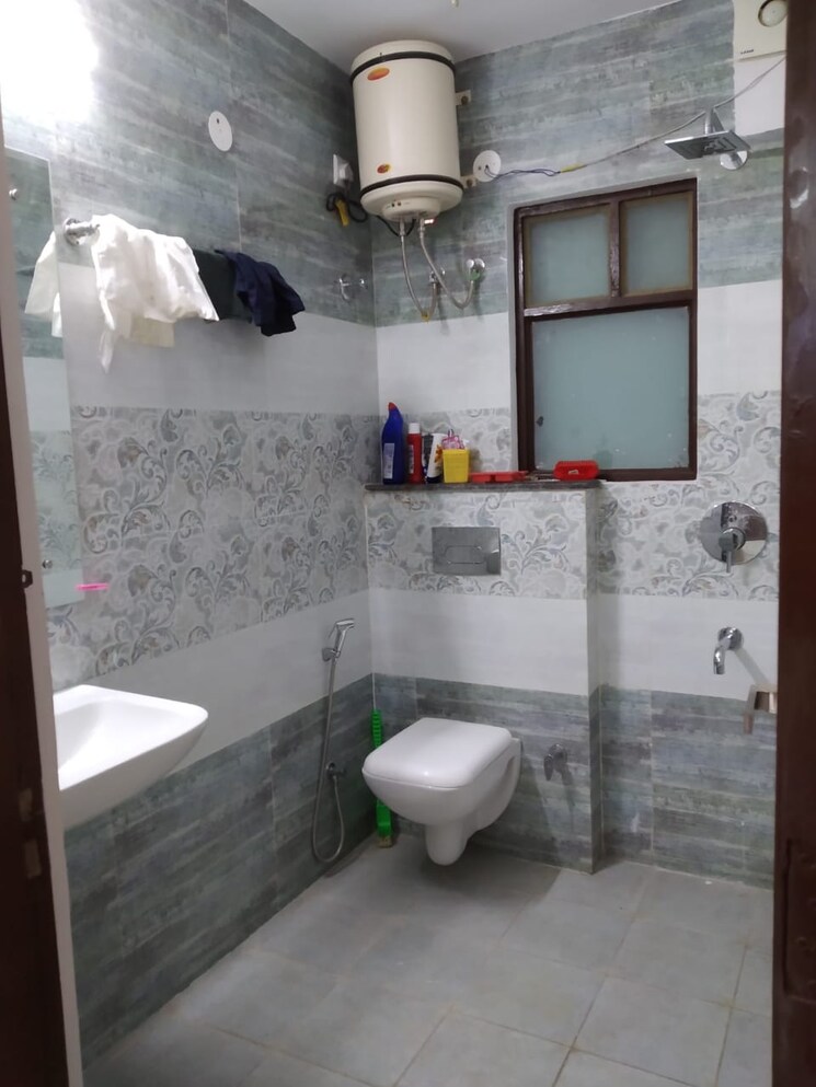 Bathroom, sector 45 2 Bedroom 1200 Sq.Ft. Builder Floor In Sector 45 Gurgaon 9314361