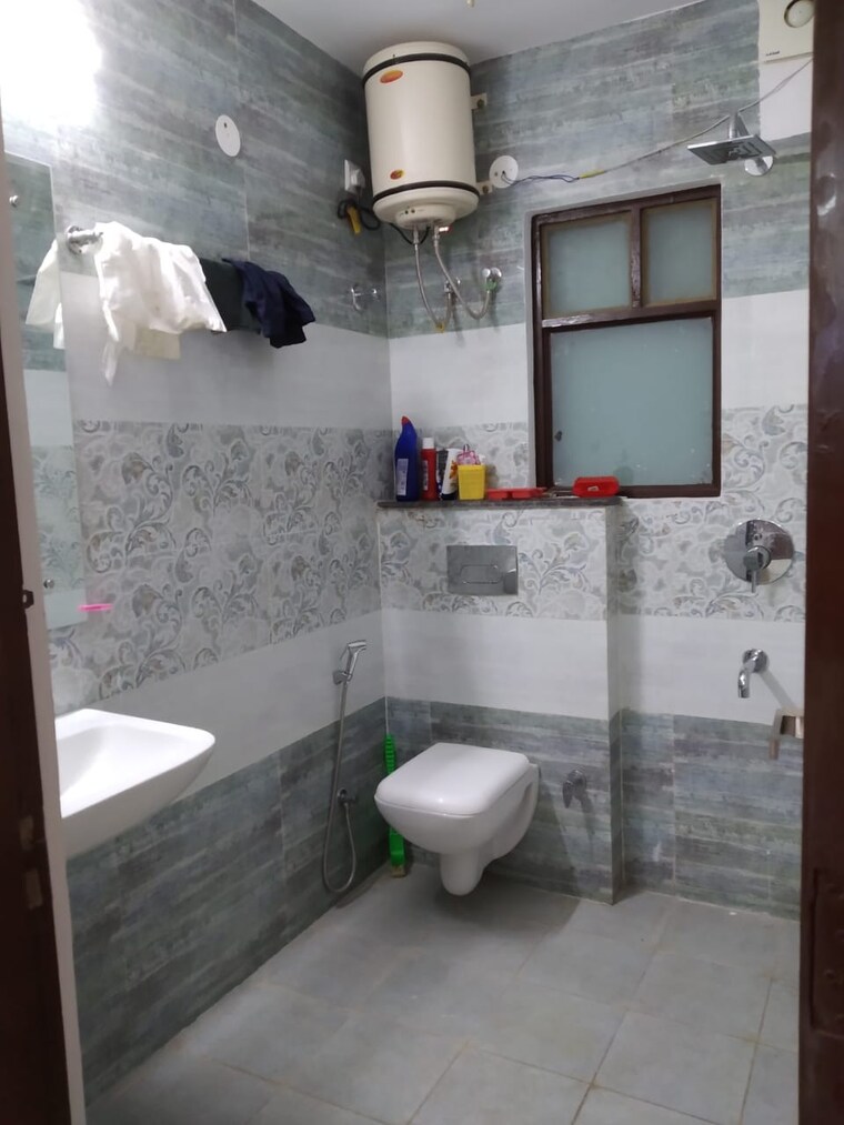 Bathroom, sector 45 2 Bedroom 1200 Sq.Ft. Builder Floor In Sector 45 Gurgaon 9314361