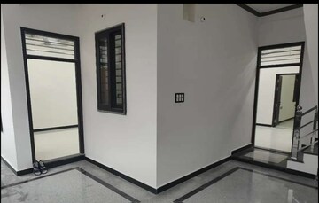Room in 3 BHK Independent House at Sultanpur Road – for Rent