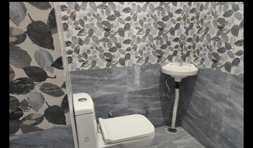 Bathroom in 3 BHK Independent House at Sultanpur Road – for Rent