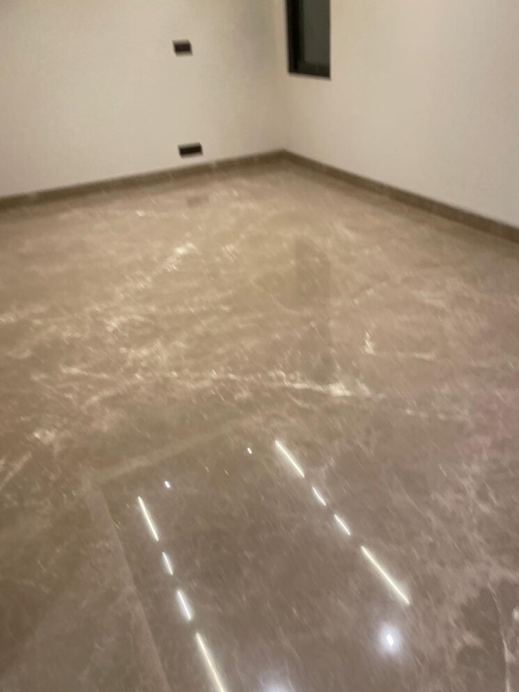 Room, greater kailash ii 3 Bedroom 250 Sq.Yd. Builder Floor In Greater Kailash ii Delhi 9314516