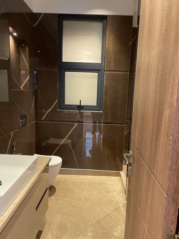 Attached Bathroom, greater kailash ii 3 Bedroom 250 Sq.Yd. Builder Floor In Greater Kailash ii Delhi 9314516