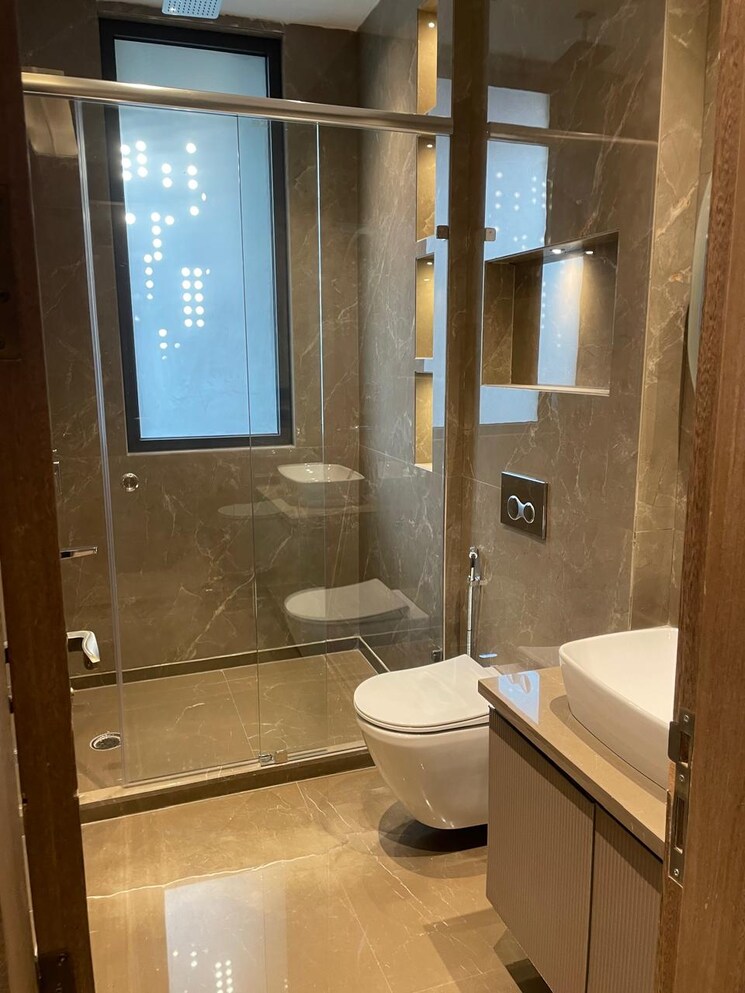 Bathroom, greater kailash ii 3 Bedroom 250 Sq.Yd. Builder Floor In Greater Kailash ii Delhi 9314516