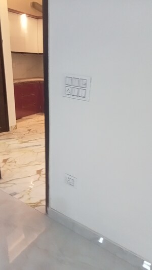 Room in 2 BHK Builder Floor at Nasirpur Dwarka – for Rent