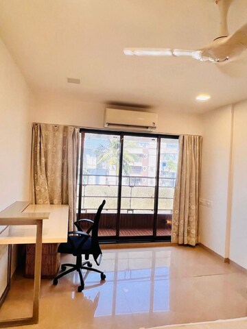 Room in 3 BHK Apartment at Bandra West – for Rent