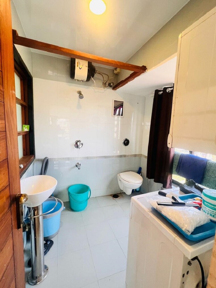 Bathroom, bandra west 3 Bedroom 1200 Sq.Ft. Apartment In Bandra West Mumbai 9314555