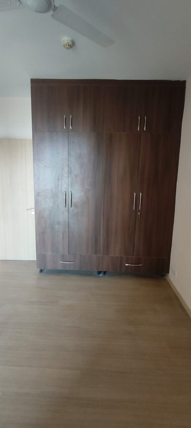 Room, dlf-new-town-heights-iii 3.5 Bedroom 1930 Sq.Ft. Apartment In Sector 91 Gurgaon 9314559