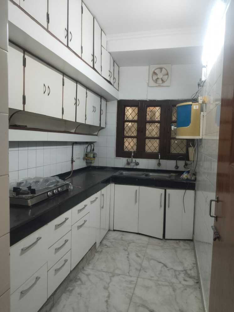 Kitchen, sarita-vihar-pocket-g-rwa 3 Bedroom 2000 Sq.Ft. Apartment In Sarita Vihar Delhi 9314563