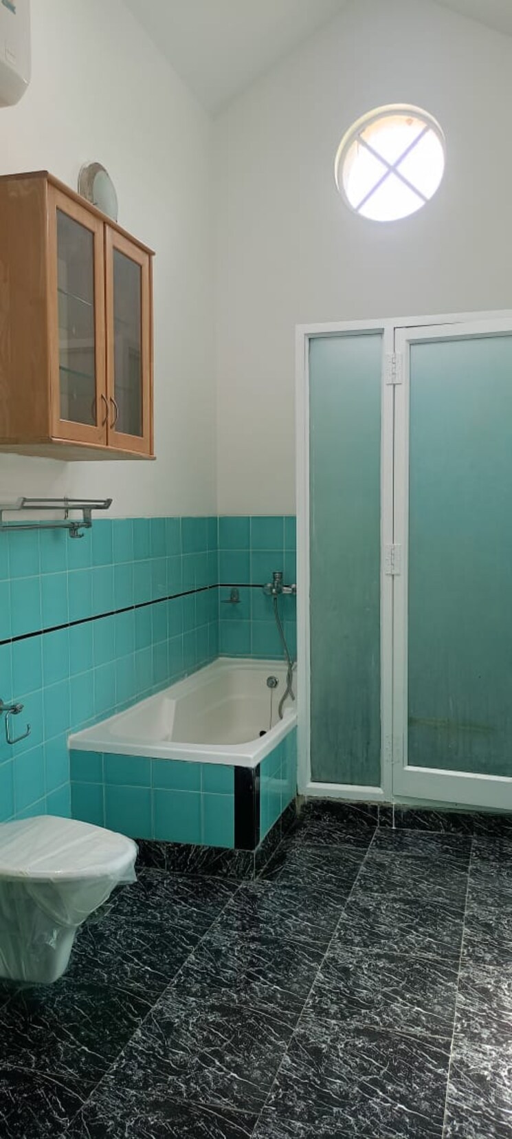 Bathroom, prestige-white-meadows-villas 4 Bedroom 4111 Sq.Ft. Apartment In Whitefield Bangalore 9314567